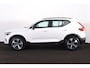 Volvo XC40 B4 Plus Dark - IntelliSafe Assist & Surround - Harman/Kardon audio - Parkeercamera achter - Verwarmde voorstoelen & stuur - Parkeersensoren voor & achter - Elektr. bedienb. voorstoelen met geheugen links - Draadloze tel. lader - Inklapbare trekhaak - 19' LMV