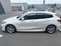 BMW 1-Serie 118i M-Sport Automaat l Suede Sportstoelen l LED Verlichting l Panoramadak l Navigatie l Parkeersensoren l Digital Dash l