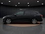 Volkswagen Golf Variant 1.5 eTSI R-Line Business | Pano dak | Trekhaak | Stuur-/Stoelverwarming | Elek Achterklep | Camera | ACC | Navigatie |