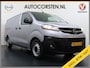 Opel Vivaro 2.0CDTI 145PK L3H1 3-Persoons Trekhaak 360°Camera Airco Navi Apple Carplay Android Auto Bluetooth Regen-Lichtsensor Cruise Control Betonplex Vloer Lat om lat betimmering Schuifdeur 2.500KG Trekgewicht Origineel Nederlandse Auto