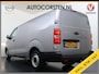 Opel Vivaro 2.0CDTI 145PK L3H1 3-Persoons Trekhaak 360°Camera Airco Navi Apple Carplay Android Auto Bluetooth Regen-Lichtsensor Cruise Control Betonplex Vloer Lat om lat betimmering Schuifdeur 2.500KG Trekgewicht Origineel Nederlandse Auto