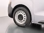Opel Vivaro 2.0CDTI 145PK L3H1 3-Persoons Trekhaak 360°Camera Airco Navi Apple Carplay Android Auto Bluetooth Regen-Lichtsensor Cruise Control Betonplex Vloer Lat om lat betimmering Schuifdeur 2.500KG Trekgewicht Origineel Nederlandse Auto