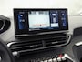 Peugeot 5008 1.2 PureTech Allure 7 Persoons Automaat (APPLE CARPLAY, GROOT NAVI, 360 CAMERA, LEDER, SPORTSTOELEN, KEYLESS, TREKHAAK, GETINT GLAS, NIEUWSTAAT)