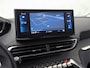 Peugeot 5008 1.2 PureTech Allure 7 Persoons Automaat (APPLE CARPLAY, GROOT NAVI, 360 CAMERA, LEDER, SPORTSTOELEN, KEYLESS, TREKHAAK, GETINT GLAS, NIEUWSTAAT)