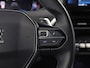 Peugeot 5008 1.2 PureTech Allure 7 Persoons Automaat (APPLE CARPLAY, GROOT NAVI, 360 CAMERA, LEDER, SPORTSTOELEN, KEYLESS, TREKHAAK, GETINT GLAS, NIEUWSTAAT)