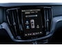 Volvo V60 2.0 T6 Plug-in Hybrid AWD Plus Dark | PHEV Long Range | Trekhaak | Sportstoelen | Harman Kardon Audio | 360 Graden Camera | Stoelverwarming voor en achter | Keyless Entry | Elektrische Achterklep | Elektrisch Verstelbare Voorstoelen | Cruise Control Adaptief | BLIS | Google Navigatie | Apple Carplay | Android Auto