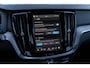 Volvo V60 2.0 T6 Plug-in Hybrid AWD Plus Dark | PHEV Long Range | Trekhaak | Sportstoelen | Harman Kardon Audio | 360 Graden Camera | Stoelverwarming voor en achter | Keyless Entry | Elektrische Achterklep | Elektrisch Verstelbare Voorstoelen | Cruise Control Adaptief | BLIS | Google Navigatie | Apple Carplay | Android Auto
