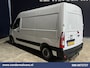 Renault Master 2.3 dCi 136pk L2H2 Euro6 Airco | Navigatie | Camera | Cruisecontrol | LED | 2500kg Trekhaak Parkeersensoren, Bijrijdersbank