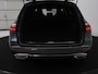 Mercedes-Benz E-klasse Estate 200 d | Half Leder | Trekhaak | Camera | Adaptive cruise | Sfeerverlichting | Park assist | Navigatie | Full LED |