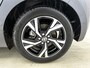 Toyota Yaris 1.5 Hybrid 115 Dynamic Comfort Pack | BTW Voertuig | Dodehoek detectie | Stoel+stuurverwarming | Parkeersensoren voor+achter | Draadloze telefoonlader | Navigatie | Apple CarPlay/Android Auto | Cruise Control Adaptive |