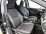 Toyota Yaris 1.5 Hybrid 115 Dynamic Comfort Pack | BTW Voertuig | Dodehoek detectie | Stoel+stuurverwarming | Parkeersensoren voor+achter | Draadloze telefoonlader | Navigatie | Apple CarPlay/Android Auto | Cruise Control Adaptive |