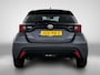 Toyota Yaris 1.5 Hybrid 115 Dynamic Comfort Pack | BTW Voertuig | Dodehoek detectie | Stoel+stuurverwarming | Parkeersensoren voor+achter | Draadloze telefoonlader | Navigatie | Apple CarPlay/Android Auto | Cruise Control Adaptive |