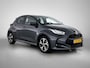 Toyota Yaris 1.5 Hybrid 115 Dynamic Comfort Pack | BTW Voertuig | Dodehoek detectie | Stoel+stuurverwarming | Parkeersensoren voor+achter | Draadloze telefoonlader | Navigatie | Apple CarPlay/Android Auto | Cruise Control Adaptive |