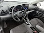 Toyota Yaris 1.5 Hybrid 115 Dynamic Comfort Pack | BTW Voertuig | Dodehoek detectie | Stoel+stuurverwarming | Parkeersensoren voor+achter | Draadloze telefoonlader | Navigatie | Apple CarPlay/Android Auto | Cruise Control Adaptive |