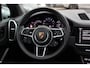 Porsche Cayenne 3.0 E-Hybrid / Trekhaak / Panoramadak / 360Camera / Softclose / 21'' / Luchtvering / Keyless / CarPlay / Sportchrono / Bose / Stoelverwarming / DAB / Cruise Control