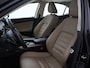 Lexus IS 300h Luxury Line | Schuif/Kantel Dak | Lederen bekleding | Stoelverwarming | Elektrisch verstelbare voorstoelen | Navigatie | Cruise Control Adaptive | Achteruitrijcamera | Climate Control |