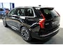 Volvo XC90 2.0 T8 AWD 335kW/456pk Aut8 Recharge Ultra Bright 7P LUCHTVERING + HARMAN/KARDON + MASSAGE + ALCANTARA HEMEL + ADAPT.CRUISE + PANORAMADAK + HEAD-UP + STOELVERWARMIN V&A + STUURVERWARMING + LEDEREN DASHBOARD + 360 CAMERA + STOELVENTILATIE + 21" LM-VELGEN!!