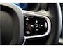 Volvo XC90 2.0 T8 AWD 335kW/456pk Aut8 Recharge Ultra Bright 7P LUCHTVERING + HARMAN/KARDON + MASSAGE + ALCANTARA HEMEL + ADAPT.CRUISE + PANORAMADAK + HEAD-UP + STOELVERWARMIN V&A + STUURVERWARMING + LEDEREN DASHBOARD + 360 CAMERA + STOELVENTILATIE + 21" LM-VELGEN!!