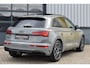 Audi Q5 55 TFSI e S-Line 367 Pk Quantum Grey Exclusive Pano Luchtvering ACC Sfeer 20 Inch