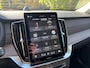 Volvo XC90 2.0 T8 Plug-in hybrid AWD Ultra Dark | Luchtvering | Premium audio by Bowers & Wilkins | Gelamineerde zijruiten | Trekhaak, inklapbaar | Geventileerde voorstoelen | Panoramisch schuif-/kanteldak | Verwarmbare voorstoelen + stuurwiel | Verwarmbare achterbank | Massagefunctie voorstoelen | Rondom zichtcamera | 21 inch Lichtmetalen velgen | Alarmklasse 3