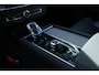 Volvo XC90 2.0 T8 Plug-in hybrid AWD Ultra Dark | Luchtvering | Premium audio by Bowers & Wilkins | Gelamineerde zijruiten | Trekhaak, inklapbaar | Geventileerde voorstoelen | Panoramisch schuif-/kanteldak | Verwarmbare voorstoelen + stuurwiel | Verwarmbare achterbank | Massagefunctie voorstoelen | Rondom zichtcamera | 21 inch Lichtmetalen velgen | Alarmklasse 3