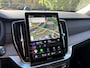 Volvo XC90 2.0 T8 Plug-in hybrid AWD Ultra Dark | Luchtvering | Premium audio by Bowers & Wilkins | Gelamineerde zijruiten | Trekhaak, inklapbaar | Geventileerde voorstoelen | Panoramisch schuif-/kanteldak | Verwarmbare voorstoelen + stuurwiel | Verwarmbare achterbank | Massagefunctie voorstoelen | Rondom zichtcamera | 21 inch Lichtmetalen velgen | Alarmklasse 3
