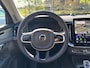 Volvo XC90 2.0 T8 Plug-in hybrid AWD Ultra Dark | Luchtvering | Premium audio by Bowers & Wilkins | Gelamineerde zijruiten | Trekhaak, inklapbaar | Geventileerde voorstoelen | Panoramisch schuif-/kanteldak | Verwarmbare voorstoelen + stuurwiel | Verwarmbare achterbank | Massagefunctie voorstoelen | Rondom zichtcamera | 21 inch Lichtmetalen velgen | Alarmklasse 3
