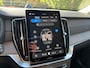 Volvo XC90 2.0 T8 Plug-in hybrid AWD Ultra Dark | Luchtvering | Premium audio by Bowers & Wilkins | Gelamineerde zijruiten | Trekhaak, inklapbaar | Geventileerde voorstoelen | Panoramisch schuif-/kanteldak | Verwarmbare voorstoelen + stuurwiel | Verwarmbare achterbank | Massagefunctie voorstoelen | Rondom zichtcamera | 21 inch Lichtmetalen velgen | Alarmklasse 3