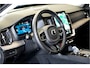 Volvo XC90 2.0 T8 AWD 335kW/456pk Aut8 Recharge Ultra Bright 7P LUCHTVERING + HARMAN/KARDON + MASSAGE + ALCANTARA HEMEL + ADAPT.CRUISE + PANORAMADAK + HEAD-UP + STOELVERWARMIN V&A + STUURVERWARMING + LEDEREN DASHBOARD + 360 CAMERA + STOELVENTILATIE + 21" LM-VELGEN!!