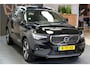 Volvo XC40 1.5 T5 Plug-in Hybrid 193kW/262pk DCT7 Ultimate Bright FACELIFT! PANORAMADAK + HARMAN/KARDON + ADAPT.CRUISE + PILOT ASSIST + NAVI SENSUS + BLIS + LANE ASSIST + EL.STOELEN + STOEL-&STUURVERWARMING + CAMERA + KEYLESS + PARKSENSOREN V&A + 19” LM-VELGEN!!
