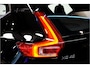 Volvo XC40 1.5 T5 Plug-in Hybrid 193kW/262pk DCT7 Ultimate Bright FACELIFT! PANORAMADAK + HARMAN/KARDON + ADAPT.CRUISE + PILOT ASSIST + NAVI SENSUS + BLIS + LANE ASSIST + EL.STOELEN + STOEL-&STUURVERWARMING + CAMERA + KEYLESS + PARKSENSOREN V&A + 19” LM-VELGEN!!