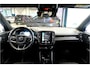 Volvo XC40 1.5 T5 Plug-in Hybrid 193kW/262pk DCT7 Ultimate Bright FACELIFT! PANORAMADAK + HARMAN/KARDON + ADAPT.CRUISE + PILOT ASSIST + NAVI SENSUS + BLIS + LANE ASSIST + EL.STOELEN + STOEL-&STUURVERWARMING + CAMERA + KEYLESS + PARKSENSOREN V&A + 19” LM-VELGEN!!