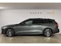 Volvo V60 T8 455PK Plug-in hybrid AWD Plus Dark Adaptive Cruise Control / 360 Camera / Harman Kardon / Head-up display / Panorama schuifdak / Stoel- en stuurverwarming / Stoelverwarming achter / Trekhaak elektrisch wegklapbaar / Elektrische stoelen met geheugen