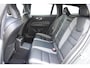 Volvo V60 T8 455PK Plug-in hybrid AWD Plus Dark Adaptive Cruise Control / 360 Camera / Harman Kardon / Head-up display / Panorama schuifdak / Stoel- en stuurverwarming / Stoelverwarming achter / Trekhaak elektrisch wegklapbaar / Elektrische stoelen met geheugen
