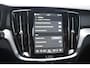 Volvo V60 T8 455PK Plug-in hybrid AWD Plus Dark Adaptive Cruise Control / 360 Camera / Harman Kardon / Head-up display / Panorama schuifdak / Stoel- en stuurverwarming / Stoelverwarming achter / Trekhaak elektrisch wegklapbaar / Elektrische stoelen met geheugen