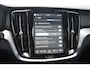 Volvo V60 T8 455PK Plug-in hybrid AWD Plus Dark Adaptive Cruise Control / 360 Camera / Harman Kardon / Head-up display / Panorama schuifdak / Stoel- en stuurverwarming / Stoelverwarming achter / Trekhaak elektrisch wegklapbaar / Elektrische stoelen met geheugen