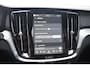 Volvo V60 T8 455PK Plug-in hybrid AWD Plus Dark Adaptive Cruise Control / 360 Camera / Harman Kardon / Head-up display / Panorama schuifdak / Stoel- en stuurverwarming / Stoelverwarming achter / Trekhaak elektrisch wegklapbaar / Elektrische stoelen met geheugen