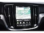 Volvo V60 T8 455PK Plug-in hybrid AWD Plus Dark Adaptive Cruise Control / 360 Camera / Harman Kardon / Head-up display / Panorama schuifdak / Stoel- en stuurverwarming / Stoelverwarming achter / Trekhaak elektrisch wegklapbaar / Elektrische stoelen met geheugen
