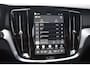 Volvo V60 T8 455PK Plug-in hybrid AWD Plus Dark Adaptive Cruise Control / 360 Camera / Harman Kardon / Head-up display / Panorama schuifdak / Stoel- en stuurverwarming / Stoelverwarming achter / Trekhaak elektrisch wegklapbaar / Elektrische stoelen met geheugen