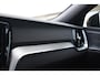 Volvo V60 T8 455PK Plug-in hybrid AWD Plus Dark Adaptive Cruise Control / 360 Camera / Harman Kardon / Head-up display / Panorama schuifdak / Stoel- en stuurverwarming / Stoelverwarming achter / Trekhaak elektrisch wegklapbaar / Elektrische stoelen met geheugen