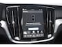 Volvo V60 T8 455PK Plug-in hybrid AWD Plus Dark Adaptive Cruise Control / 360 Camera / Harman Kardon / Head-up display / Panorama schuifdak / Stoel- en stuurverwarming / Stoelverwarming achter / Trekhaak elektrisch wegklapbaar / Elektrische stoelen met geheugen