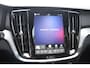 Volvo V60 T8 455PK Plug-in hybrid AWD Plus Dark Adaptive Cruise Control / 360 Camera / Harman Kardon / Head-up display / Panorama schuifdak / Stoel- en stuurverwarming / Stoelverwarming achter / Trekhaak elektrisch wegklapbaar / Elektrische stoelen met geheugen