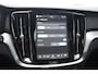 Volvo V60 T8 455PK Plug-in hybrid AWD Plus Dark Adaptive Cruise Control / 360 Camera / Harman Kardon / Head-up display / Panorama schuifdak / Stoel- en stuurverwarming / Stoelverwarming achter / Trekhaak elektrisch wegklapbaar / Elektrische stoelen met geheugen