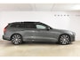 Volvo V60 T8 455PK Plug-in hybrid AWD Plus Dark Adaptive Cruise Control / 360 Camera / Harman Kardon / Head-up display / Panorama schuifdak / Stoel- en stuurverwarming / Stoelverwarming achter / Trekhaak elektrisch wegklapbaar / Elektrische stoelen met geheugen