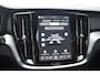 Volvo V60 T8 455PK Plug-in hybrid AWD Plus Dark Adaptive Cruise Control / 360 Camera / Harman Kardon / Head-up display / Panorama schuifdak / Stoel- en stuurverwarming / Stoelverwarming achter / Trekhaak elektrisch wegklapbaar / Elektrische stoelen met geheugen