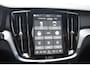 Volvo V60 T8 455PK Plug-in hybrid AWD Plus Dark Adaptive Cruise Control / 360 Camera / Harman Kardon / Head-up display / Panorama schuifdak / Stoel- en stuurverwarming / Stoelverwarming achter / Trekhaak elektrisch wegklapbaar / Elektrische stoelen met geheugen