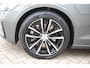 Volvo V60 T8 455PK Plug-in hybrid AWD Plus Dark Adaptive Cruise Control / 360 Camera / Harman Kardon / Head-up display / Panorama schuifdak / Stoel- en stuurverwarming / Stoelverwarming achter / Trekhaak elektrisch wegklapbaar / Elektrische stoelen met geheugen