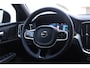 Volvo V60 T8 455PK Plug-in hybrid AWD Plus Dark Adaptive Cruise Control / 360 Camera / Harman Kardon / Head-up display / Panorama schuifdak / Stoel- en stuurverwarming / Stoelverwarming achter / Trekhaak elektrisch wegklapbaar / Elektrische stoelen met geheugen