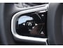 Volvo V60 T8 455PK Plug-in hybrid AWD Plus Dark Adaptive Cruise Control / 360 Camera / Harman Kardon / Head-up display / Panorama schuifdak / Stoel- en stuurverwarming / Stoelverwarming achter / Trekhaak elektrisch wegklapbaar / Elektrische stoelen met geheugen