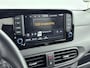 Hyundai i10 1.0 COMFORT SMART | NAVI | APPLE CARPLAY & ANDROID AUTO | CAMERA | CRUISE | 14'' LM VELGEN | STOOTSSTRIPS | FABRIEKSGARANTIE GELDIG T/M 1-2029! |